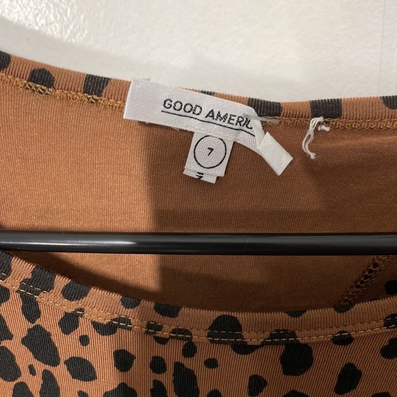 Good American Leopard Print Cropped Ling Sleeves Open Back Top size 7 - Picture 3 of 6
